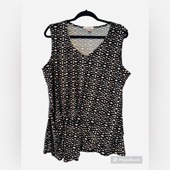 Roz & Ali Tops - Roz & Ali Sleeveless Tank Blouse Womens size Large Black and Tan Tribal Pattern